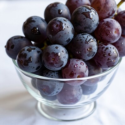 Fresh wet grapes in glass bowl